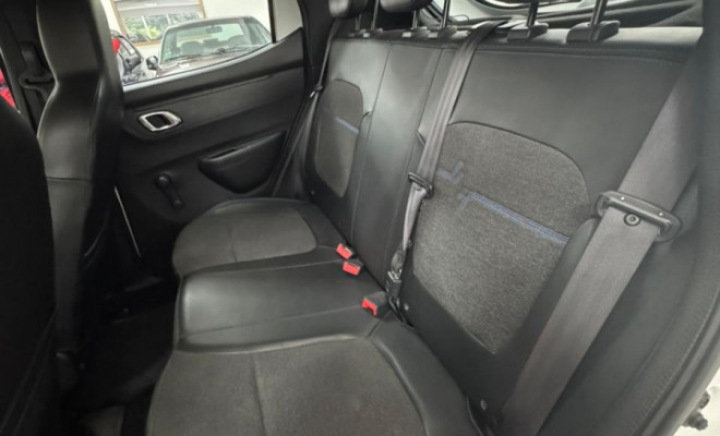 Seu próximo carro econômico e confiável te espera — agende um test-drive no Kwid Intense agora!-6