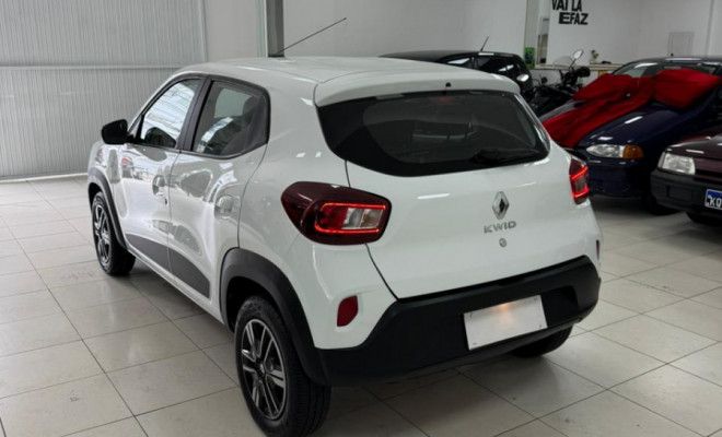 Seu próximo carro econômico e confiável te espera — agende um test-drive no Kwid Intense agora!-10
