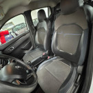 Seu próximo carro econômico e confiável te espera — agende um test-drive no Kwid Intense agora!-7