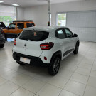 Seu próximo carro econômico e confiável te espera — agende um test-drive no Kwid Intense agora!-12