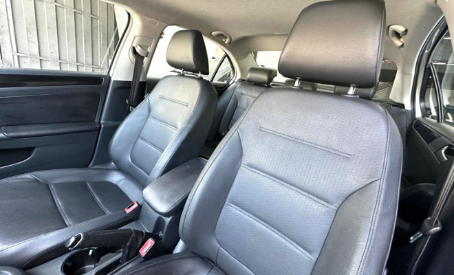 VW - VolksWagen JETTA Comfortline 2.0 T.Flex 8V 4p Tipt. 2014 Flex-4