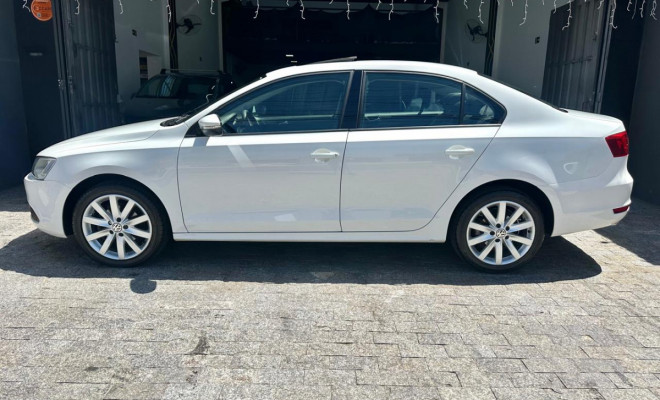VW - VolksWagen JETTA Comfortline 2.0 T.Flex 8V 4p Tipt. 2014 Flex-11