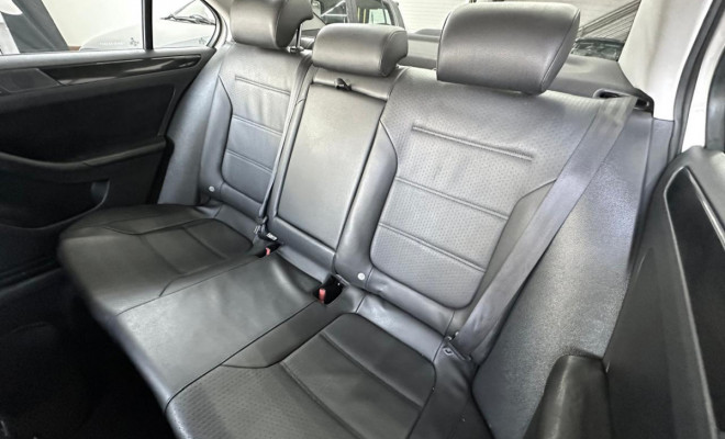 VW - VolksWagen JETTA Comfortline 2.0 T.Flex 8V 4p Tipt. 2014 Flex-1