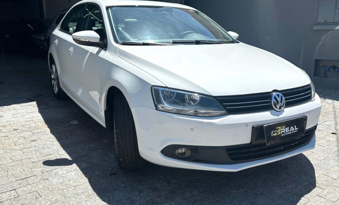 VW - VolksWagen JETTA Comfortline 2.0 T.Flex 8V 4p Tipt. 2014 Flex-5