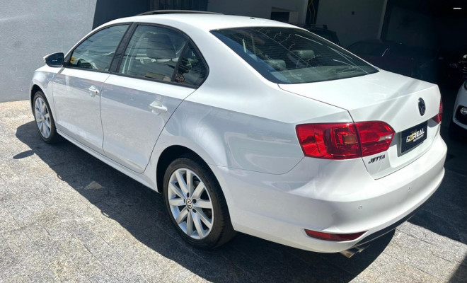 VW - VolksWagen JETTA Comfortline 2.0 T.Flex 8V 4p Tipt. 2014 Flex-10