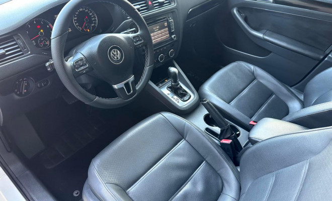 VW - VolksWagen JETTA Comfortline 2.0 T.Flex 8V 4p Tipt. 2014 Flex-9