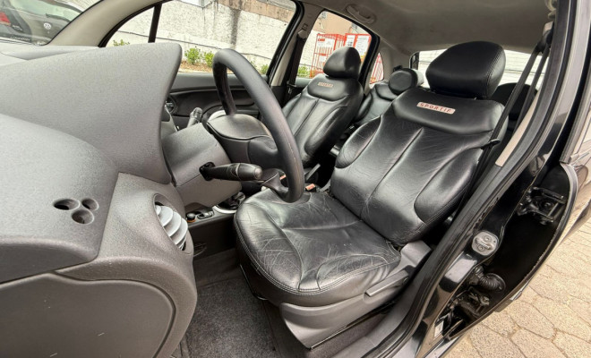 Citroën C3 Exclusive 1.4 Flex 8V 5p 2009 Gasolina-6