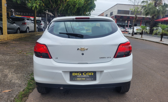 GM - Chevrolet ONIX HATCH LTZ 1.4 8V FlexPower 5p Mec. 2015 Flex-4