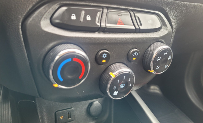 GM - Chevrolet ONIX HATCH LTZ 1.4 8V FlexPower 5p Mec. 2015 Flex-9