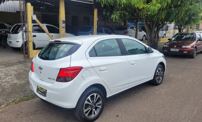 GM - Chevrolet ONIX HATCH LTZ 1.4 8V FlexPower 5p Mec. 2015 Flex-13