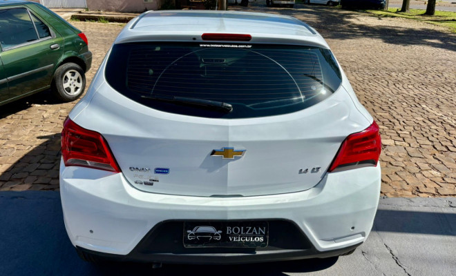 GM - Chevrolet ONIX HATCH LT 1.4 8V FlexPower 5p Mec. 2018 Flex-2