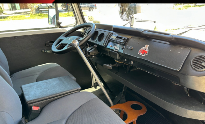 VW - VolksWagen Kombi Furgão 1988 Gasolina-4