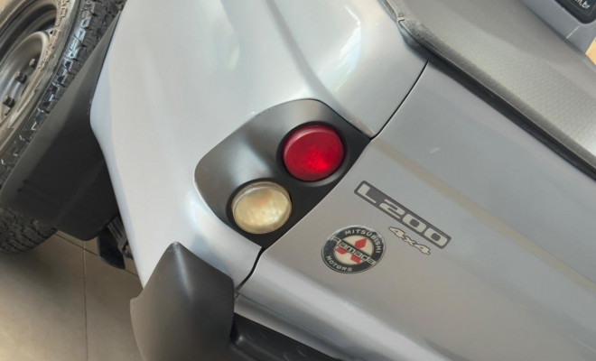 Mitsubishi L200 GL 2.5 4X4 CD Diesel 2012 Diesel-5