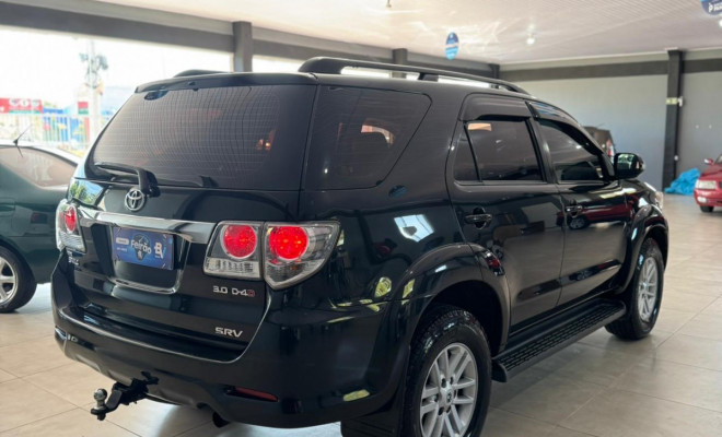 Toyota Hilux SW4 SRV D4-D 4x4 3.0 TDI Dies. Aut 2012 Diesel-4