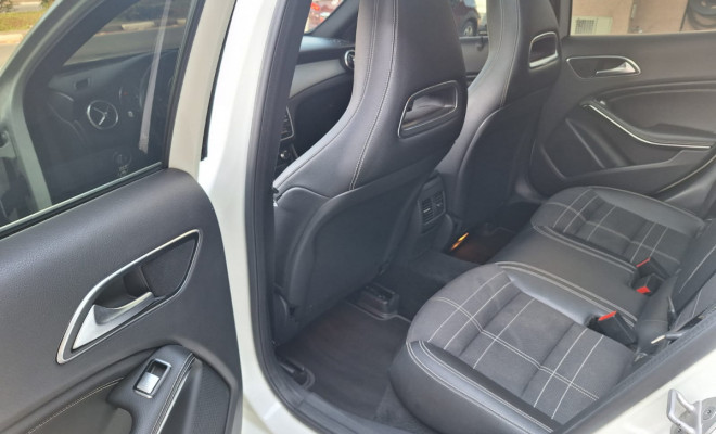 Mercedes-Benz GLA 250 Enduro 2.0 TB 16V 211cv Aut. 2016 Gasolina-15