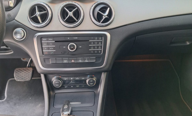 Mercedes-Benz GLA 250 Enduro 2.0 TB 16V 211cv Aut. 2016 Gasolina-12