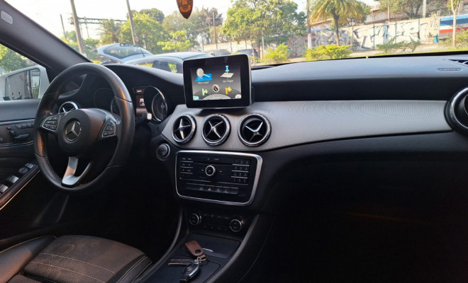 Mercedes-Benz GLA 250 Enduro 2.0 TB 16V 211cv Aut. 2016 Gasolina-11