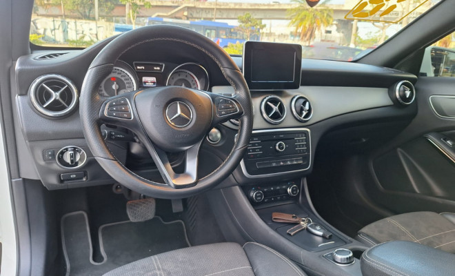 Mercedes-Benz GLA 250 Enduro 2.0 TB 16V 211cv Aut. 2016 Gasolina-10