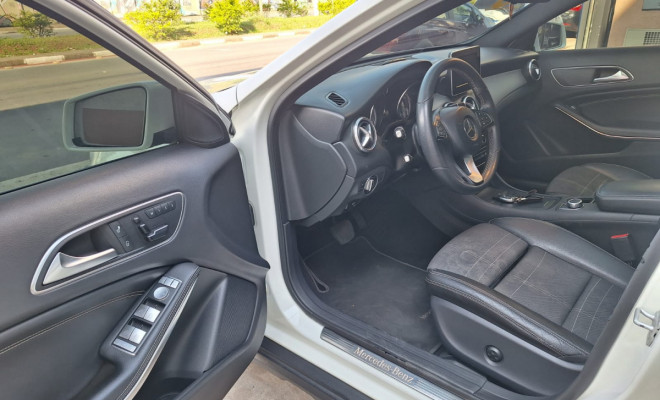 Mercedes-Benz GLA 250 Enduro 2.0 TB 16V 211cv Aut. 2016 Gasolina-14