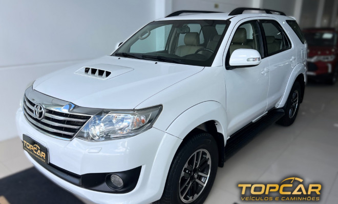 Toyota Hilux SW4 SRV D4-D 4x4 3.0 TDI Dies. Aut 2015 Diesel-0