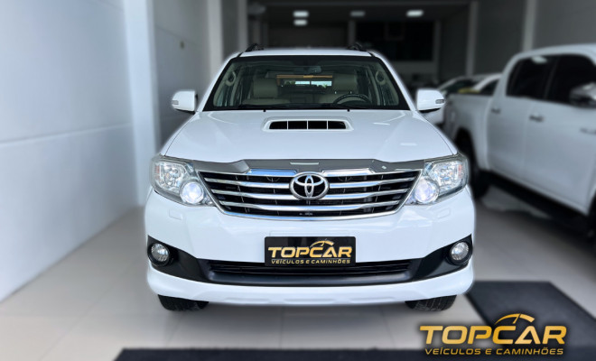 Toyota Hilux SW4 SRV D4-D 4x4 3.0 TDI Dies. Aut 2015 Diesel