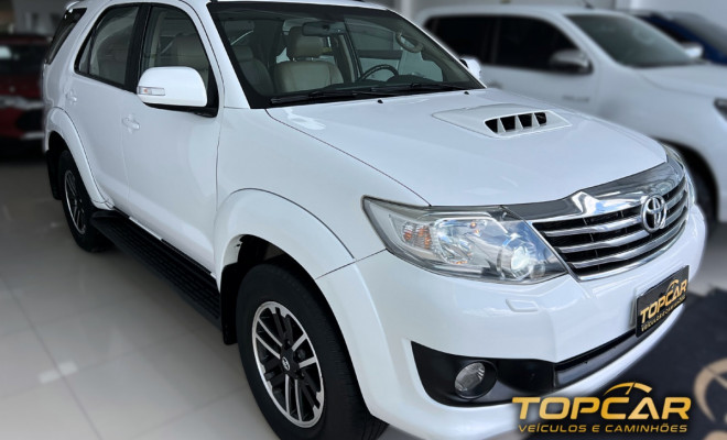 Toyota Hilux SW4 SRV D4-D 4x4 3.0 TDI Dies. Aut 2015 Diesel-1