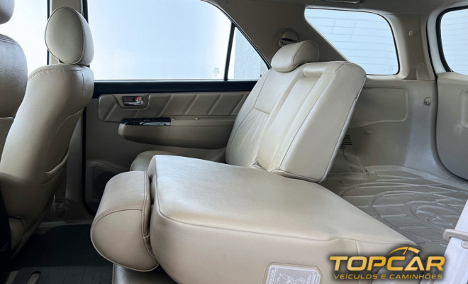 Toyota Hilux SW4 SRV D4-D 4x4 3.0 TDI Dies. Aut 2015 Diesel-6