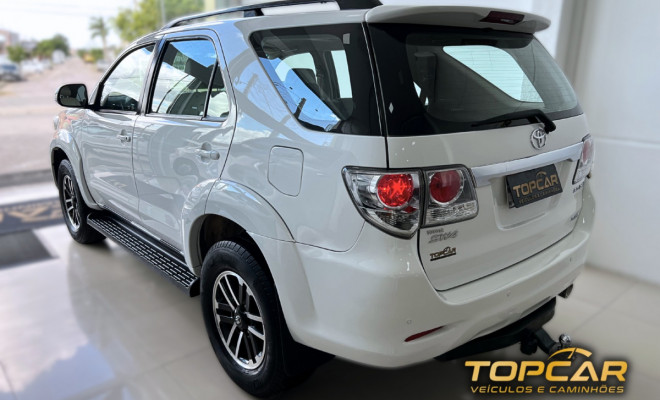 Toyota Hilux SW4 SRV D4-D 4x4 3.0 TDI Dies. Aut 2015 Diesel-4