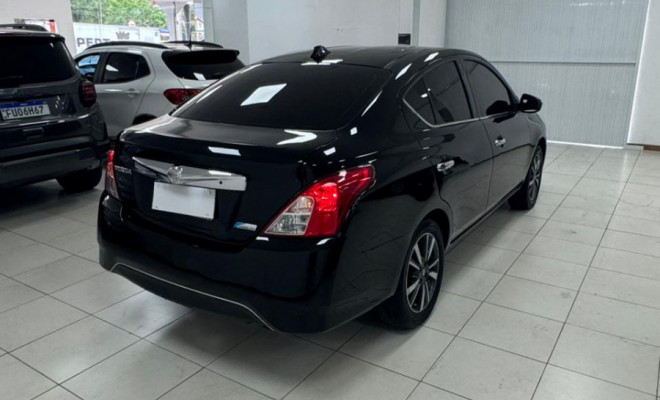 Nissan Versa SL 1.6 16V Automático 2018 • Completo • Excelente Custo-Benefício-8