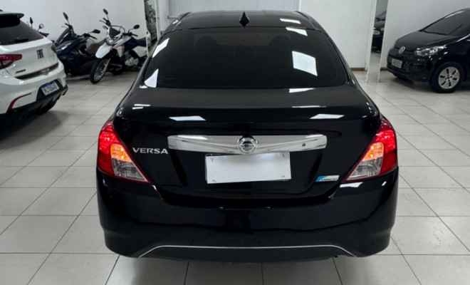 Nissan Versa SL 1.6 16V Automático 2018 • Completo • Excelente Custo-Benefício-7