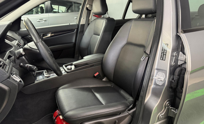 Mercedes-Benz C-180 CGI Classic 1.8 16V 156cv Aut. 2011 Gasolina-7