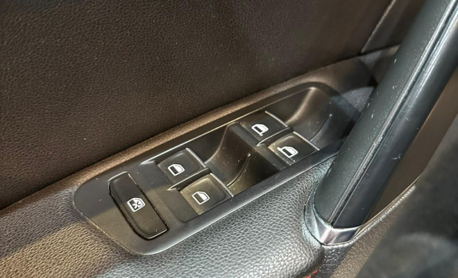 VW - VolksWagen Golf GTi 2.0 TSI 220cv Aut. 2014 Gasolina-12