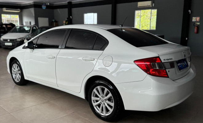 Honda Civic Sedan LXR 2.0 Flexone 16V Aut. 4p 2014 Flex-4