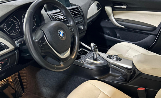 BMW 118iA/ Urban/Sport 1.6 TB 16V 170cv 5p 2015 Gasolina-1
