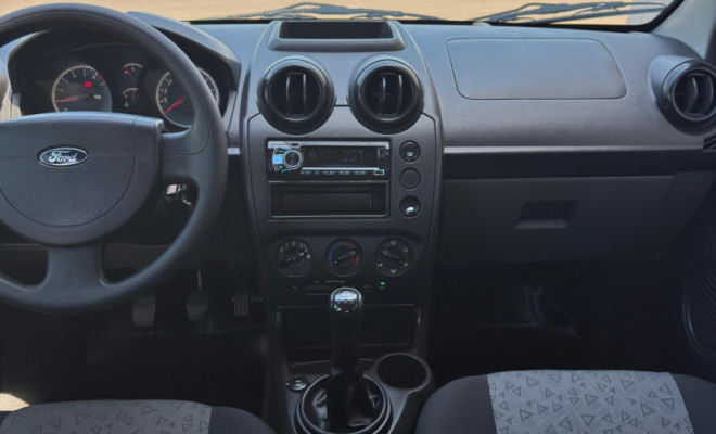 Fiesta Sedan 1.6 2011: O sedan completo e confiável que cabe no seu bolso!-7