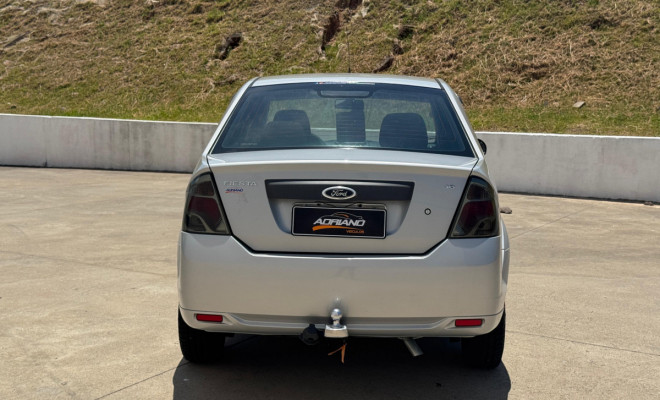 Fiesta Sedan 1.6 2011: O sedan completo e confiável que cabe no seu bolso!-1