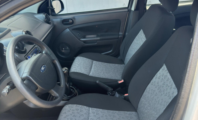 Fiesta Sedan 1.6 2011: O sedan completo e confiável que cabe no seu bolso!-6