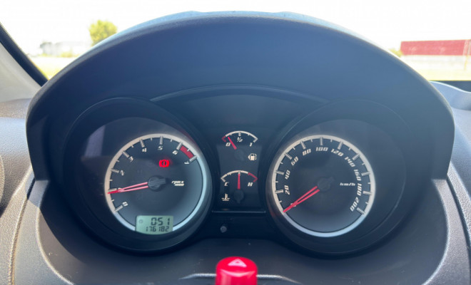 Fiesta Sedan 1.6 2011: O sedan completo e confiável que cabe no seu bolso!-9