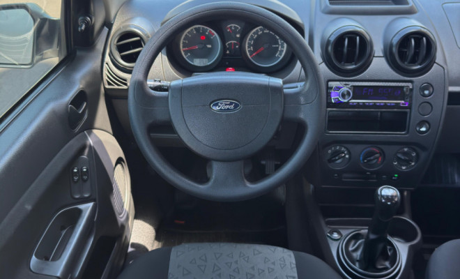 Fiesta Sedan 1.6 2011: O sedan completo e confiável que cabe no seu bolso!-3