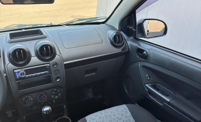 Fiesta Sedan 1.6 2011: O sedan completo e confiável que cabe no seu bolso!-8