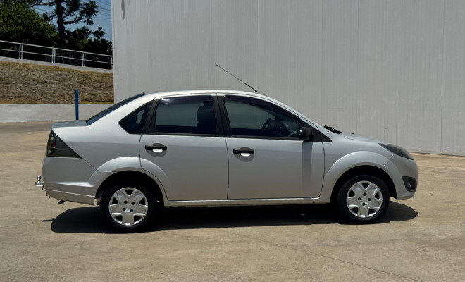 Fiesta Sedan 1.6 2011: O sedan completo e confiável que cabe no seu bolso!-11