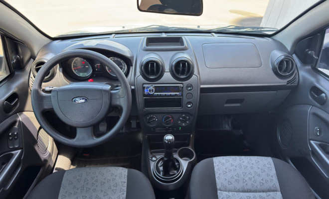 Fiesta Sedan 1.6 2011: O sedan completo e confiável que cabe no seu bolso!-5
