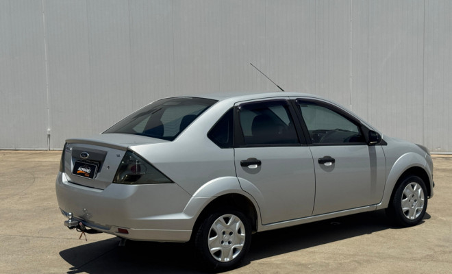 Fiesta Sedan 1.6 2011: O sedan completo e confiável que cabe no seu bolso!-2
