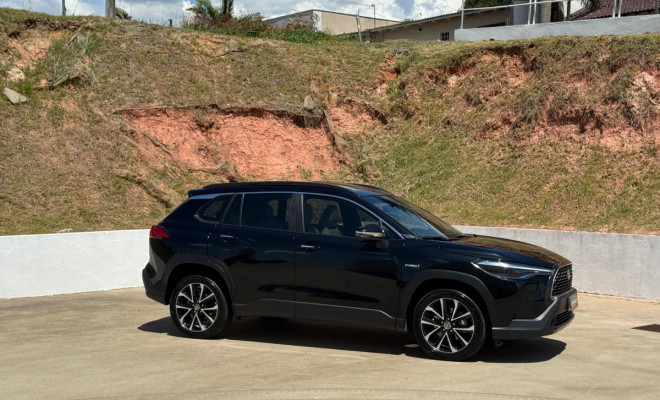 Corolla Cross XRX 1.8 Aut. Híbrido 2023 -  Economia, luxo e tecnologia-21