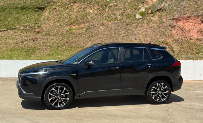 Corolla Cross XRX 1.8 Aut. Híbrido 2023 -  Economia, luxo e tecnologia-19