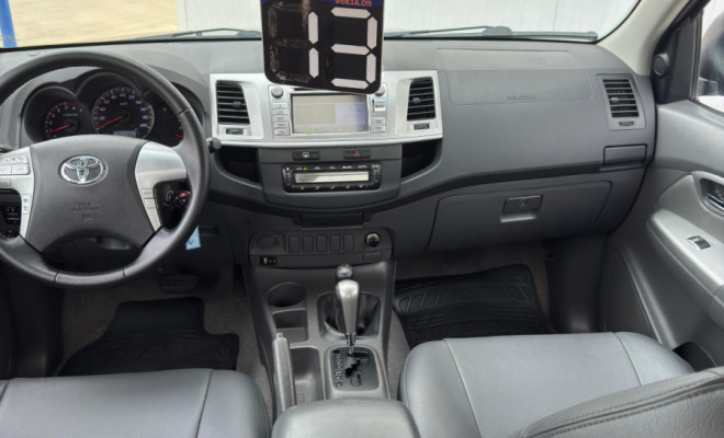 Hilux CD SRV 4x4 2.7 Aut. 2013 FLEX - A Lenda das Picapes, Pronta para Qualquer Desafio!-6
