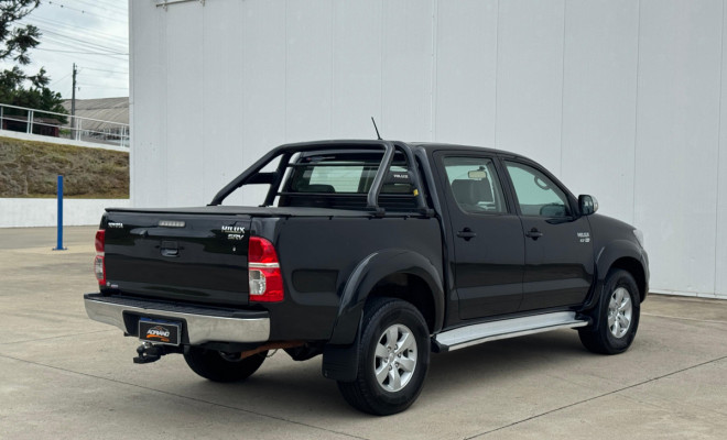 Hilux CD SRV 4x4 2.7 Aut. 2013 FLEX - A Lenda das Picapes, Pronta para Qualquer Desafio!-2
