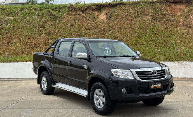 Hilux CD SRV 4x4 2.7 Aut. 2013 FLEX - A Lenda das Picapes, Pronta para Qualquer Desafio!-16