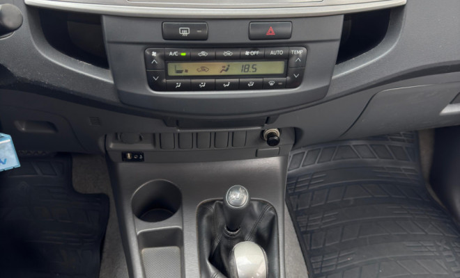 Hilux CD SRV 4x4 2.7 Aut. 2013 FLEX - A Lenda das Picapes, Pronta para Qualquer Desafio!-10