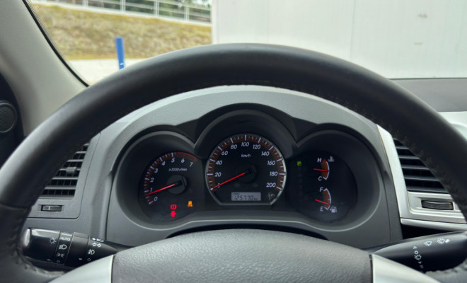 Hilux CD SRV 4x4 2.7 Aut. 2013 FLEX - A Lenda das Picapes, Pronta para Qualquer Desafio!-3